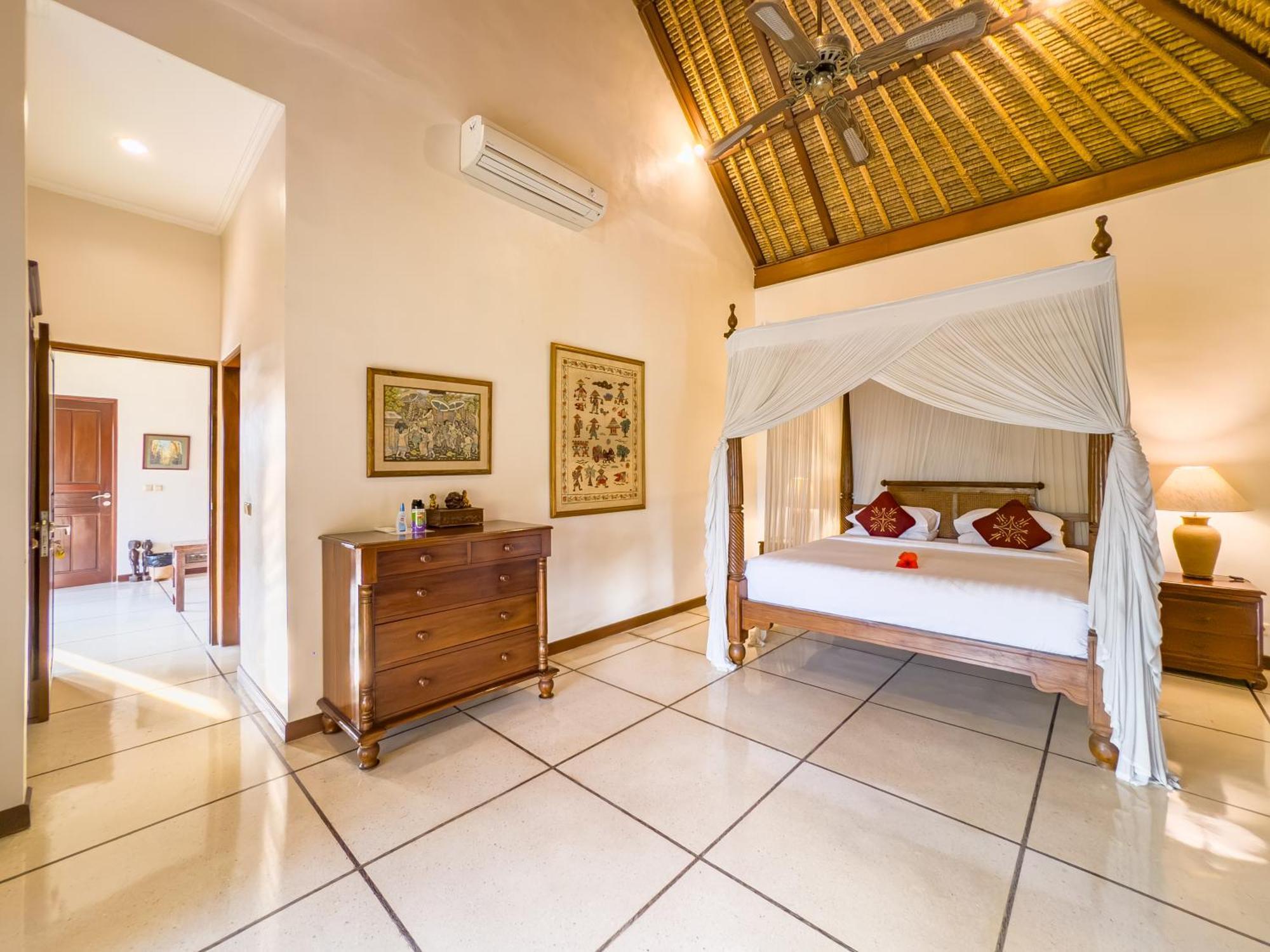 Villa Bugis Kayu Aya Seminyak Номер фото